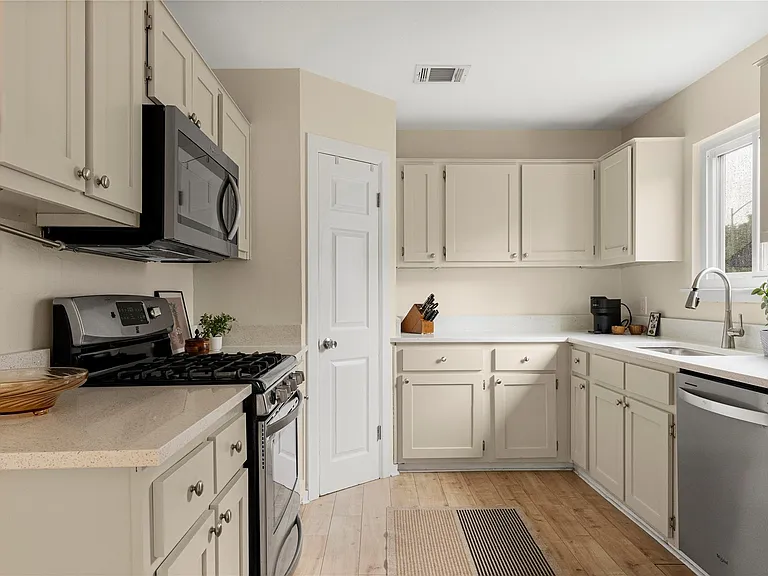 13008 Candlestick Pl — Photo 8