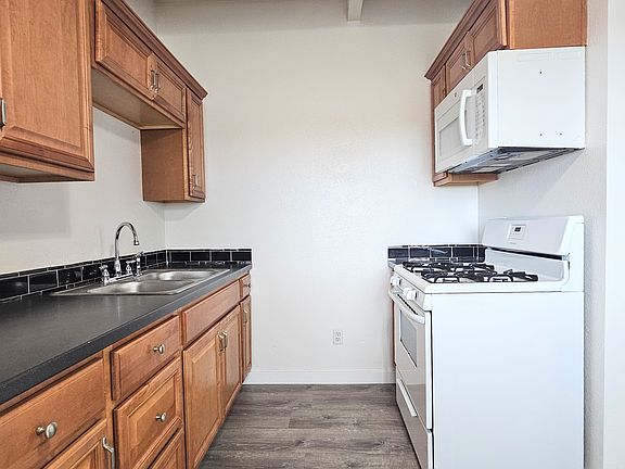 5th image of 3992 Ingraham St APT C