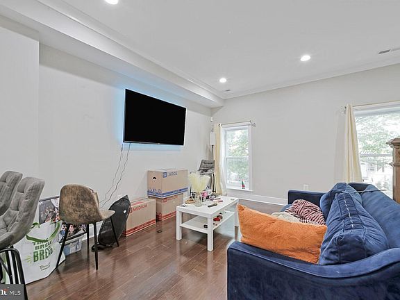 4th image of 608 Irving St NW #1