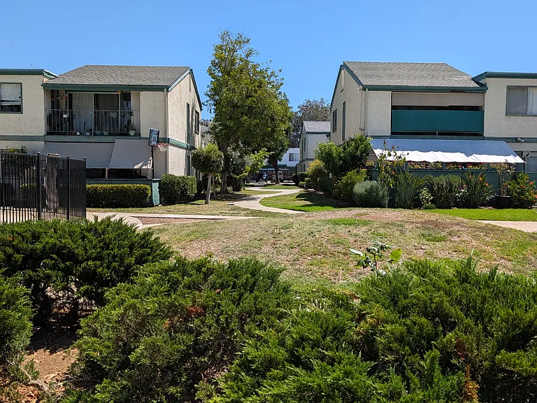 1817 E Grand Ave #38 — Photo 19