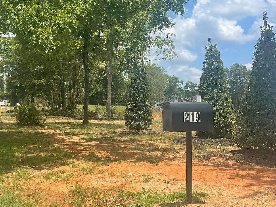 2nd image of 122 Brown Cir #52