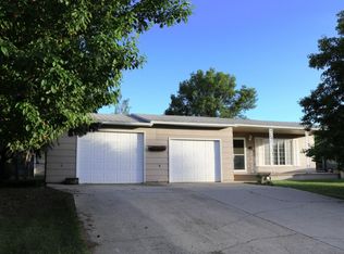 119 4th St NE, Surrey, ND 58785