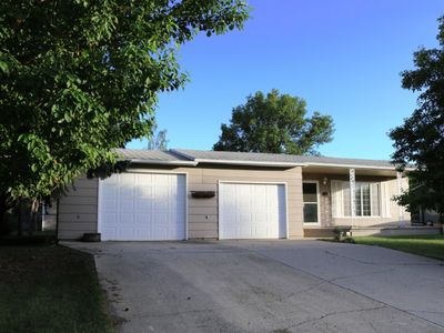 119 4th St NE, Surrey, ND, 58785