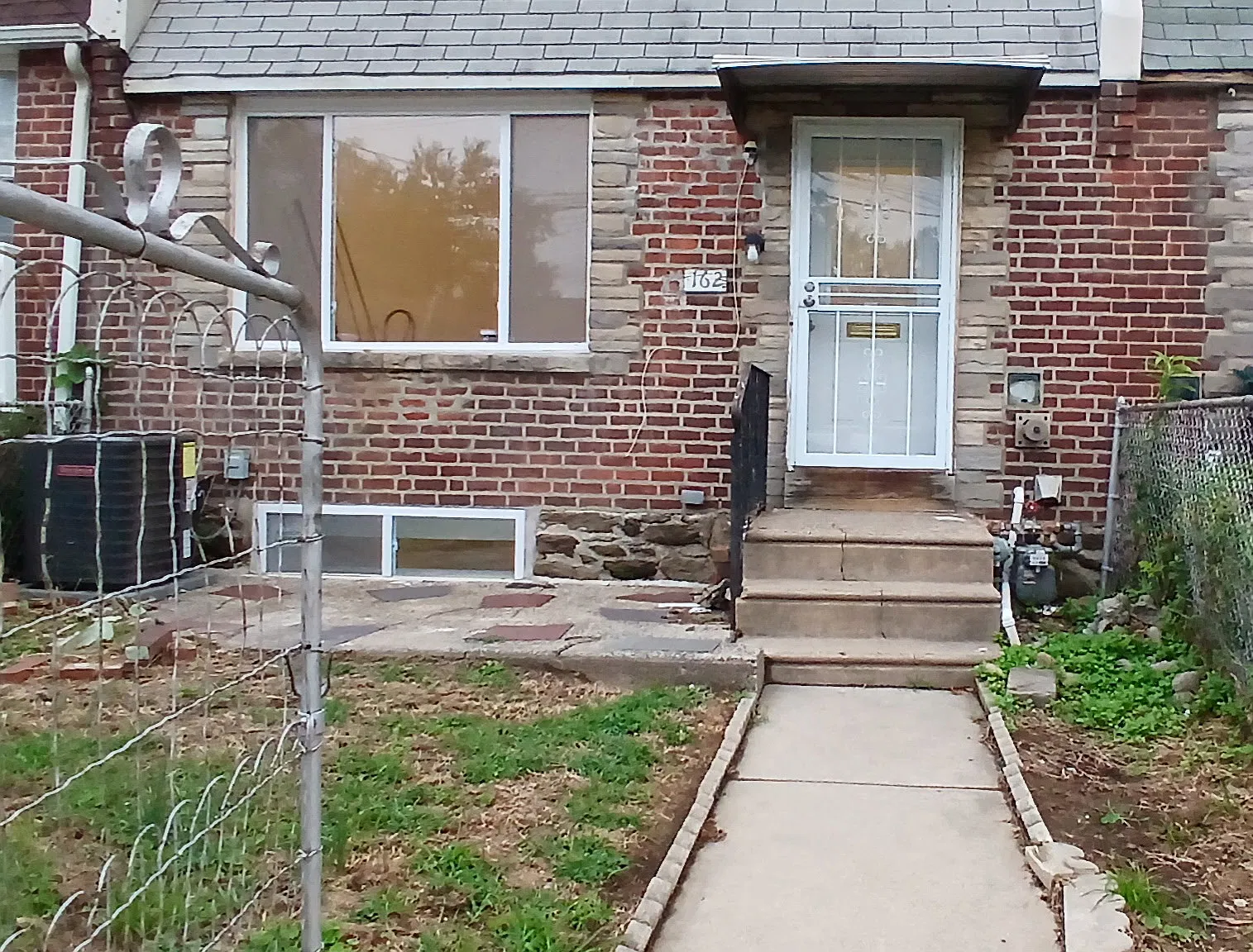 4 bed, 1300 sqft, $2,300 — Photo 2