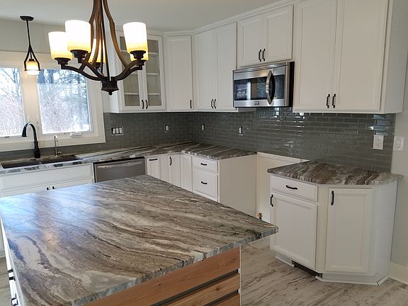 3rd image of 222 E Alta Loma Cir