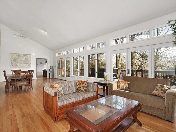 5th image of 3205 Birch Hill Dr