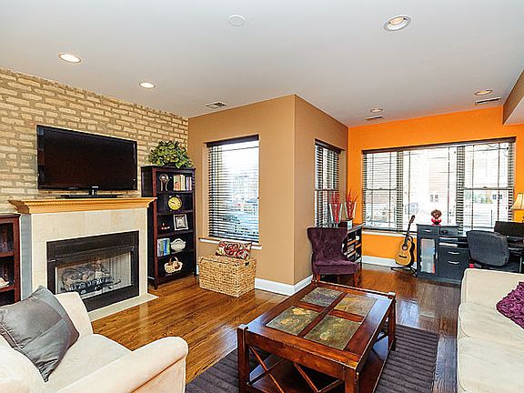 3rd image of 4944 N Spaulding Ave APT 1N