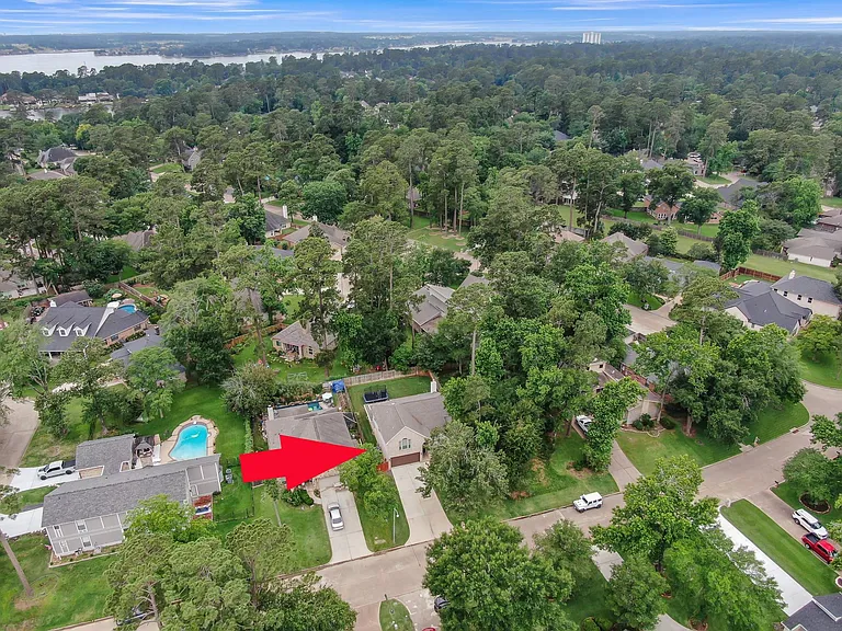 3215 Canterbury Ln — Photo 35