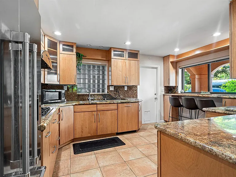 708 NW 6th Dr — Photo 43
