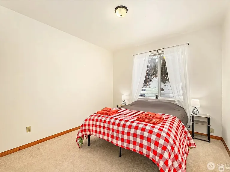 330 Keechelus Dr — Photo 12