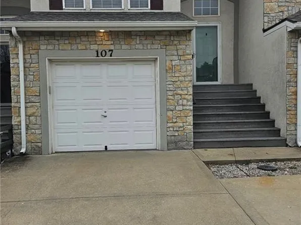 1201 N Mart Way Dr #107, Olathe, KS 66061