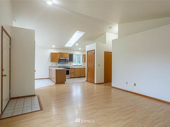 3rd image of 919 Marshall Ave