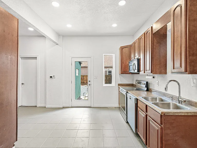 3306 N Gilpin St — Photo 14