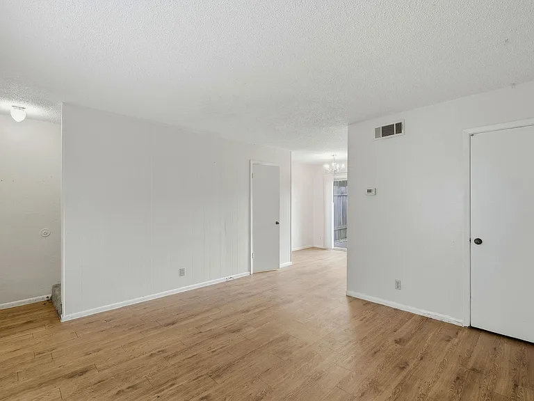 2319 Greenfield Pkwy — Photo 35