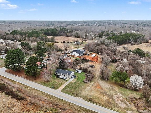 4th image of 2822 Carolina Country Club Rd