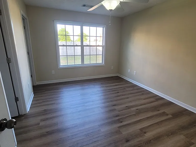 815 Mill Pond Dr — Photo 13