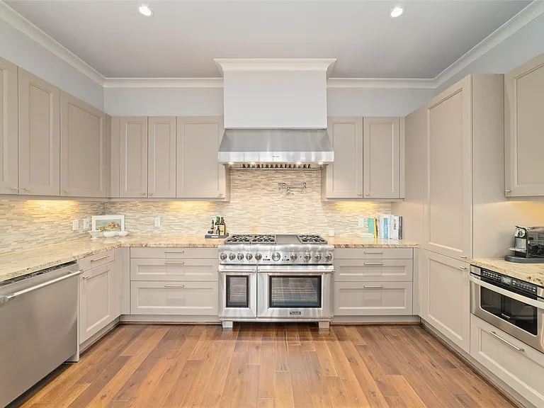 2221 Welch St #201 — Photo 23