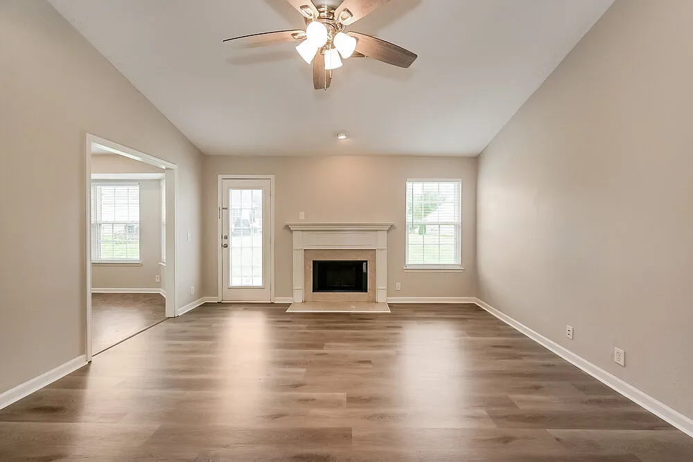 3 bed, 2.0 bath, 1321 sqft, $1,965 — Photo 4