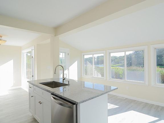 3rd image of 305 Essex Ave
