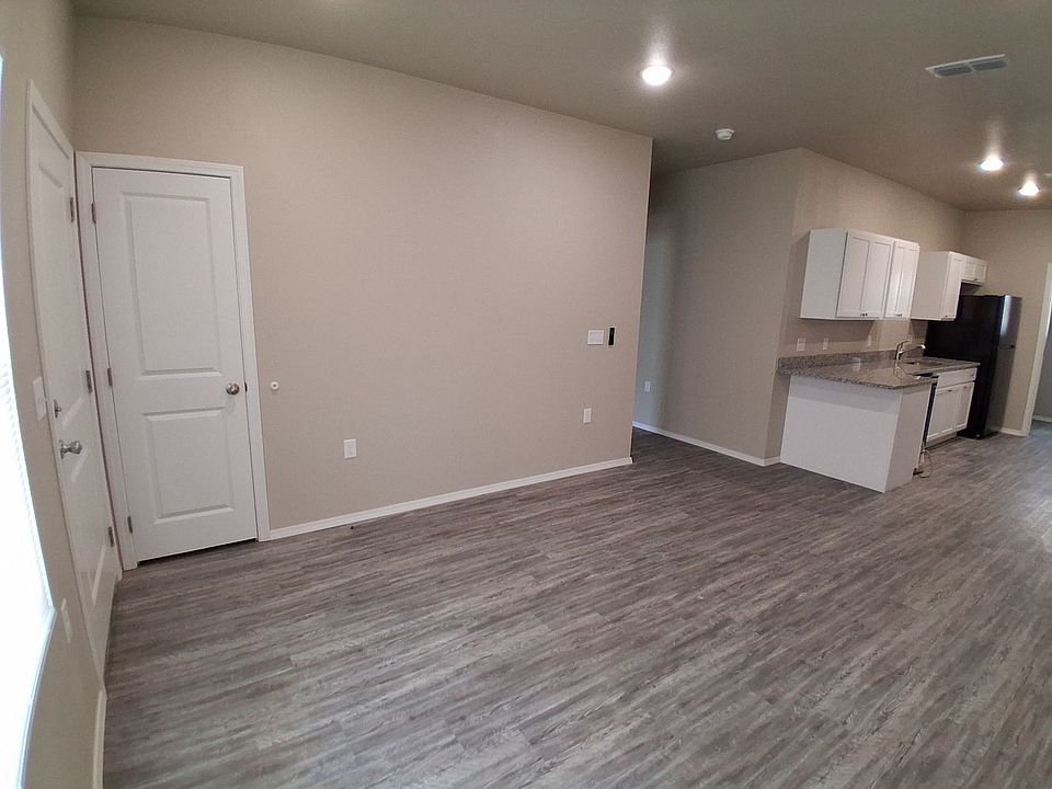 1st image of 322 N Avenue B #C