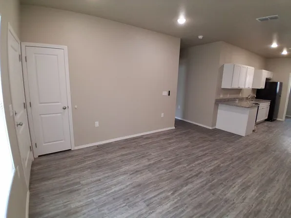 N Ave B 322, 322 N Avenue B #C, Portales, NM 88130