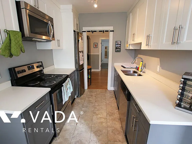 1235 Burnaby St #1 — Photo 7