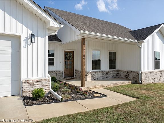 4th image of 2109 Wisteria Ln