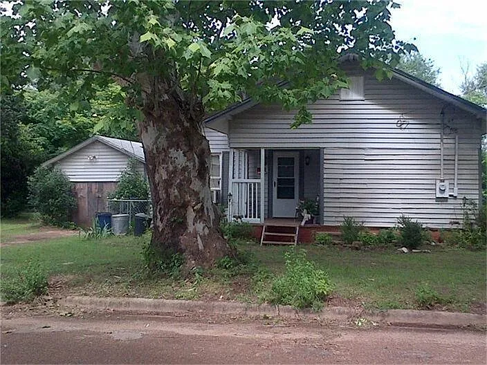 416 Sycamore St photo 1