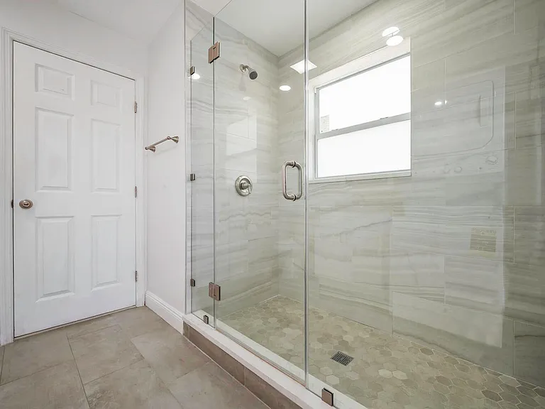 2100 N Seacrest Blvd — Photo 11
