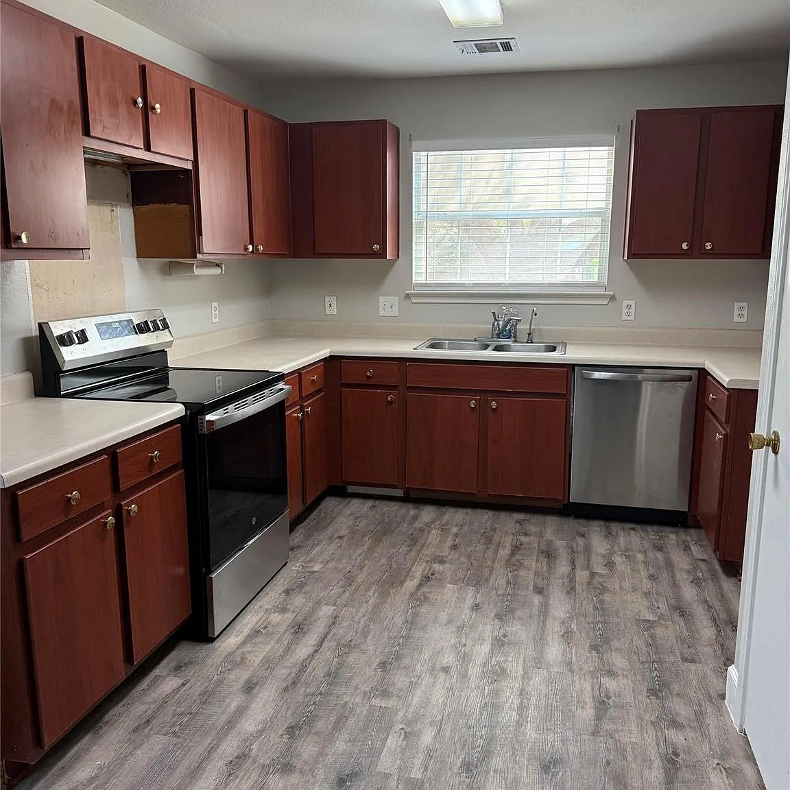3 bed, 2.5 bath, 1567 sqft, $1,800 — Photo 4