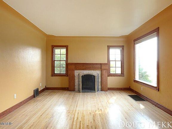 3rd image of 701 52nd St SE