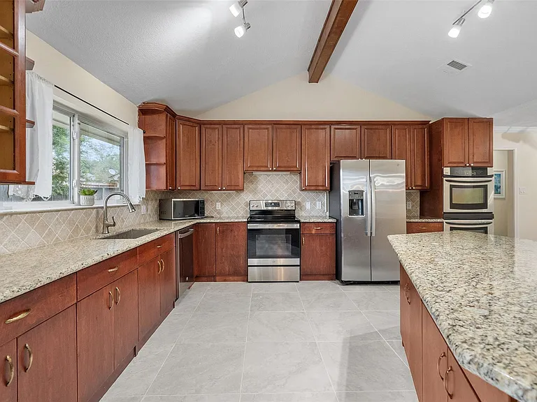 14702 Westway Ln — Photo 7