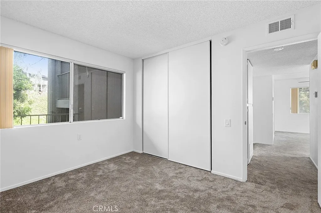 2 bed, 894 sqft, $2,700 — Photo 4