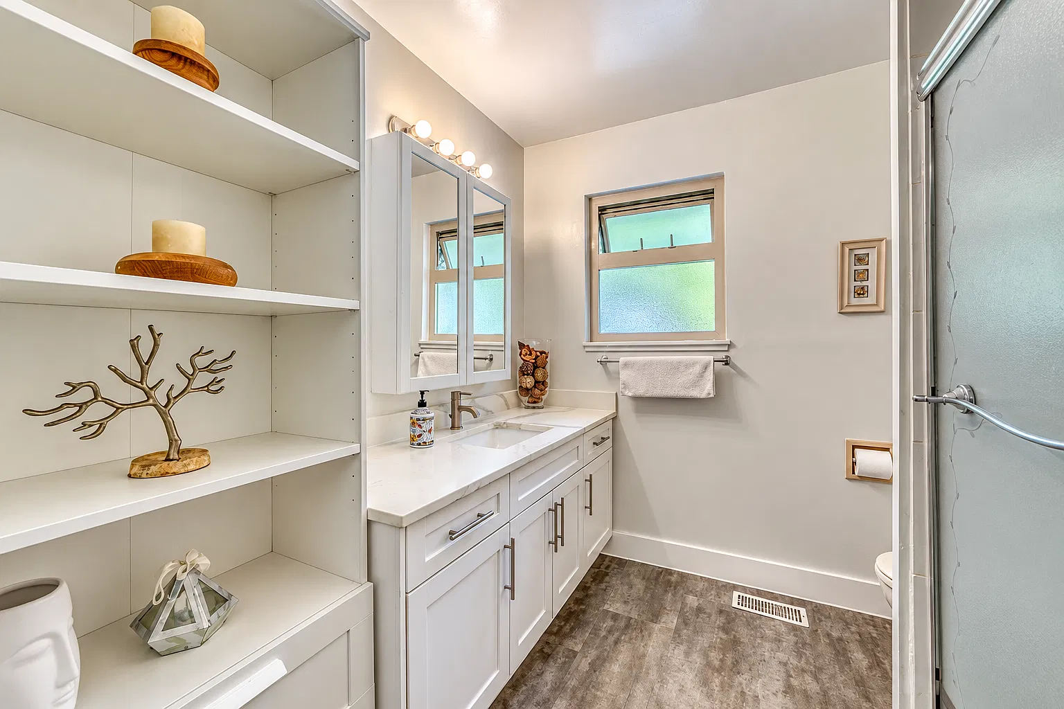 3 bed, 1.5 bath, 1400 sqft, $4,000 — Photo 3