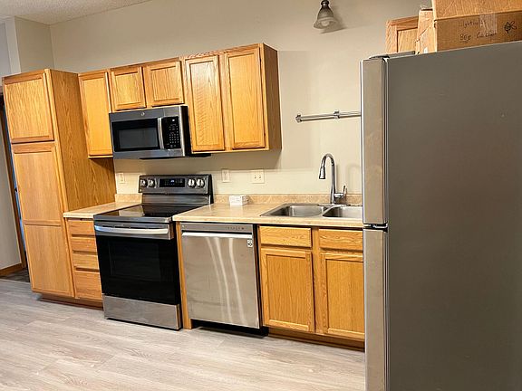 5th image of 1590 Parkwood Dr #1