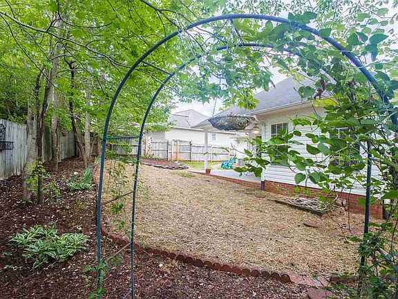 5th image of 206 Riverrun Dr