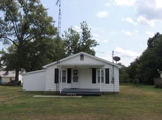 205 W Henry St, Beecher City, IL 62414