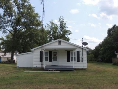 205 W Henry St, Beecher City, IL, 62414