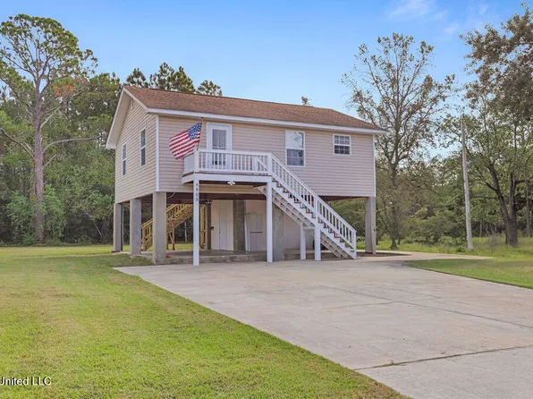 6808 Omaha St, Biloxi, MS 39532
