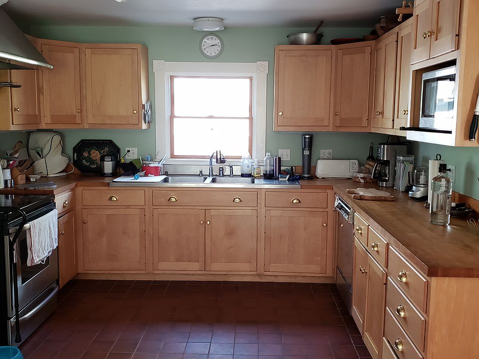 Maple counters
Double basin sink