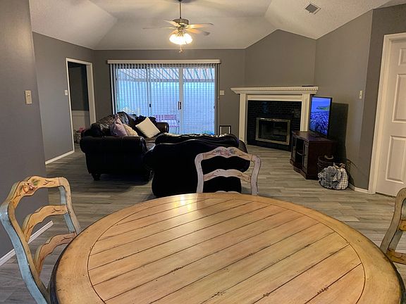 3rd image of 4521 Shingle Oak Ln