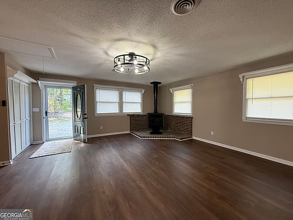 5th image of 818 Ridge Ave