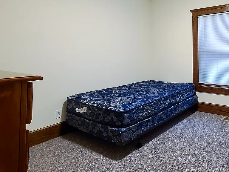 1319 Forest Ct — Photo 10