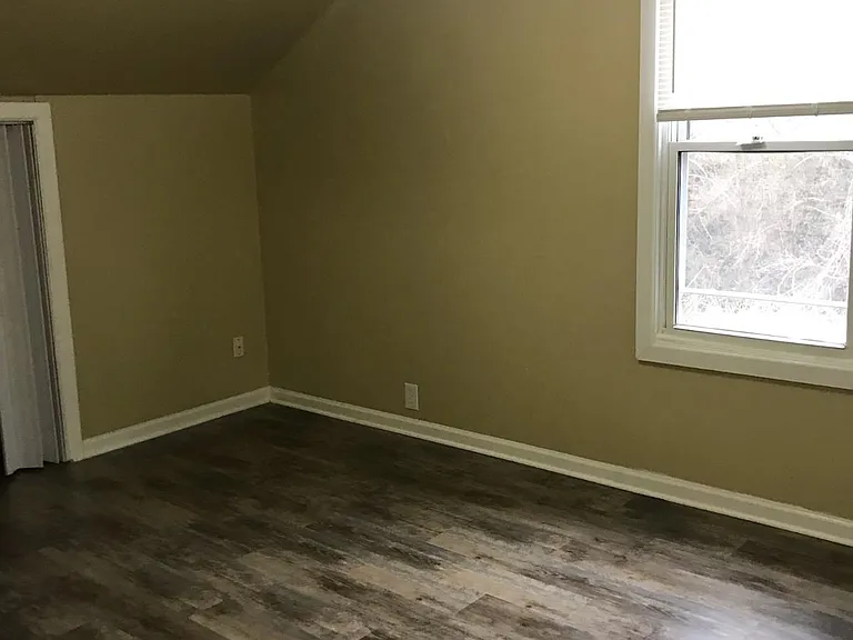 413 Augusta St — Photo 9