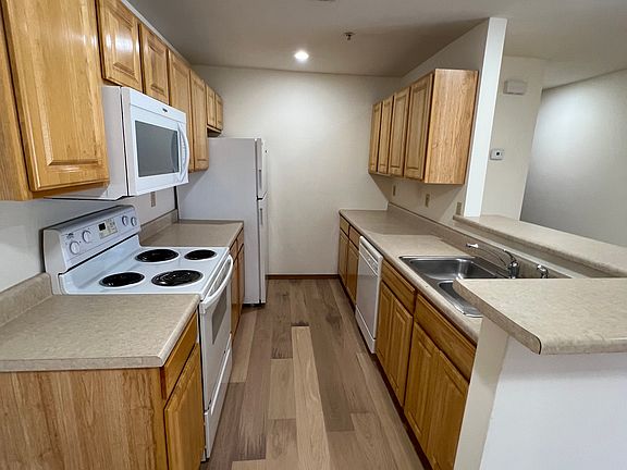 5th image of 109 Pin Oak Dr #C