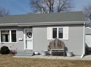 608 E 16th St, Yankton, SD 57078