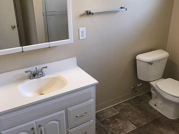 2nd image of 696 Alberta Ave APT 8