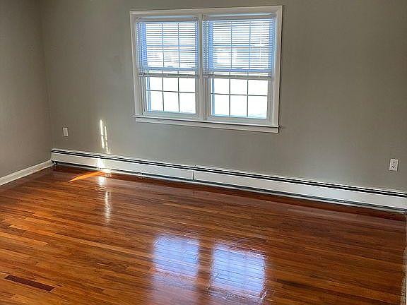 Front bedroom 