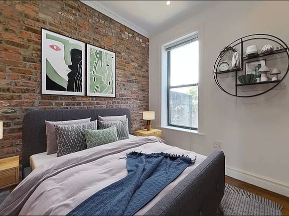 5th image of 107 Christopher St APT 5