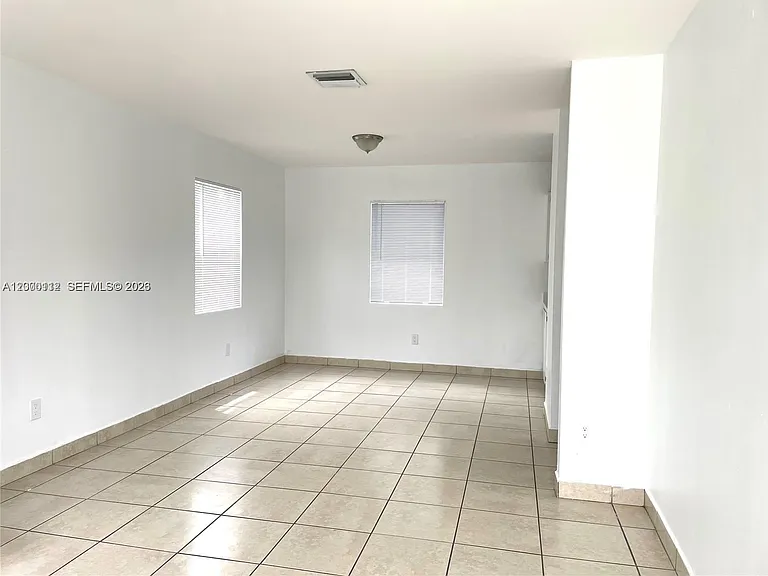 20044 SW 87th Pl #- — Photo 3